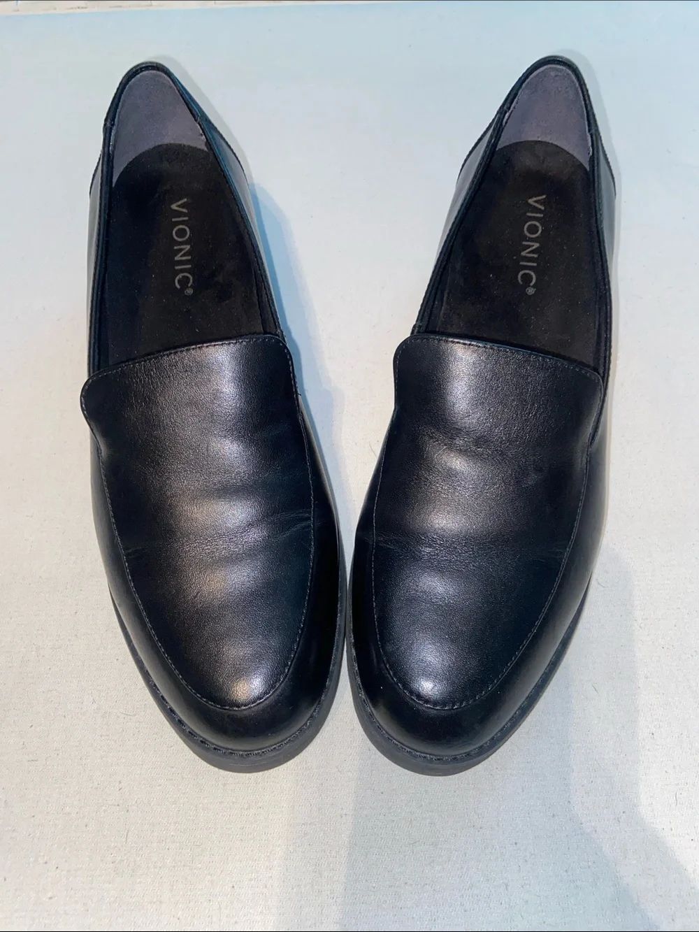 Vionic women’s Black Leather Slip-On Loafers — Smooth Penny Style size 8